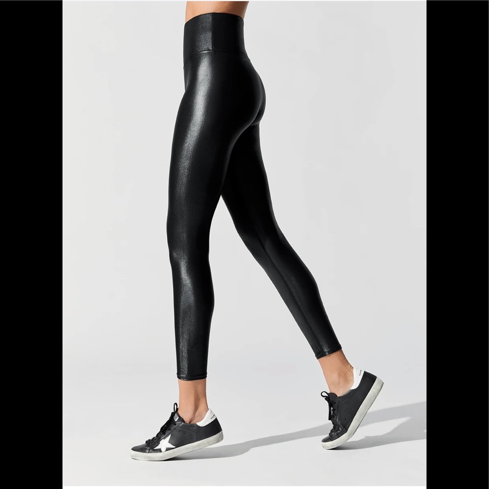 Brand new, high-rise 7/8 Takara legging NWOT